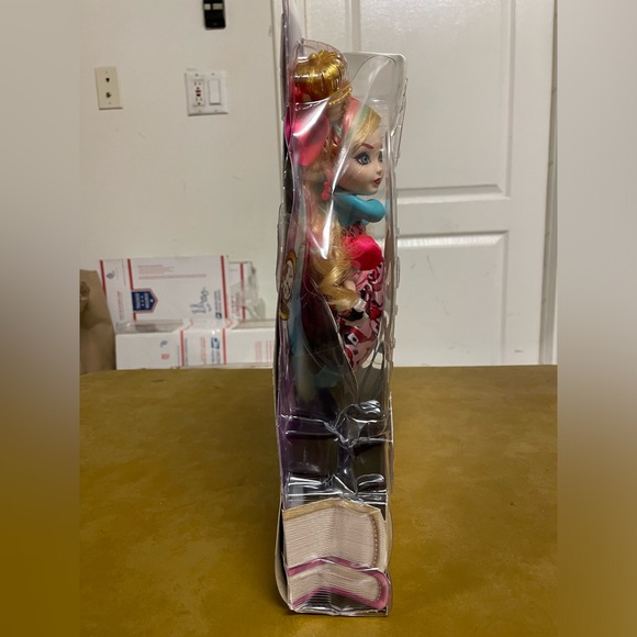 Ever After High Apple White Way Too Wonderland 12” doll. Collectible NWT NRFB - Picture 11 of 16